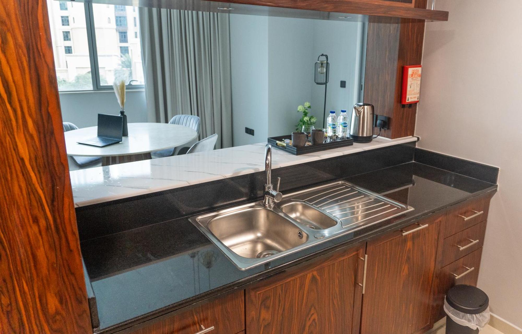 Apartamento Downtown Oasis, Burj Khalifa Views, Luxury Amenities Dubái Exterior foto